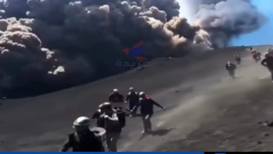 إيطاليا..فرار السياح والمرشدين بعد ثوران بركان إيتنا(الفيديو)