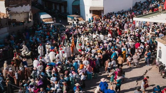 فوضى تنظيمية تُفقد “موكب الشموع” في سلا بريقه وتُثير استياء السكان