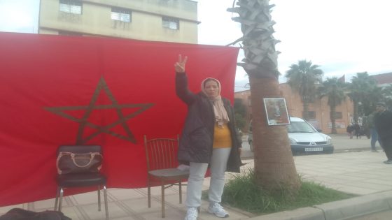 موظفة مؤقتة بالخميسات تعتصم احتجاجًا على طردها وتطالب بإنصافها