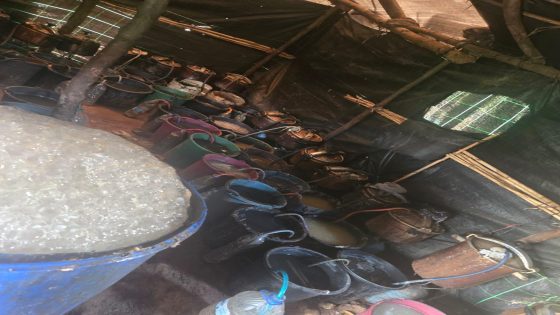 إحباط مصنع سري لـ”ماء الحياة” بضواحي الخميسات وحجز كميات كبيرة من المواد المستعملة في التقطير